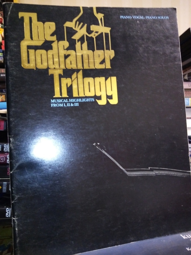Nuottikirja :  The Godfather trilogy ( piano / vocal) SIS PS