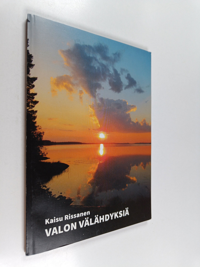 Valon välähdyksiä