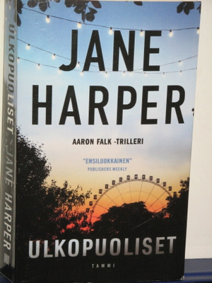 Jane Harper : ULKOPUOLISET