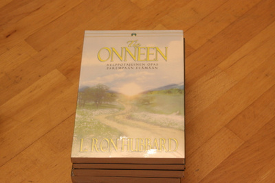 L. Ron Hubbard Tie onneen D1