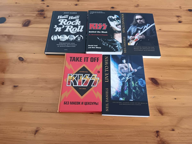 KISS : 5 KPL BÄNDIKIRJOJA PAKETTINA