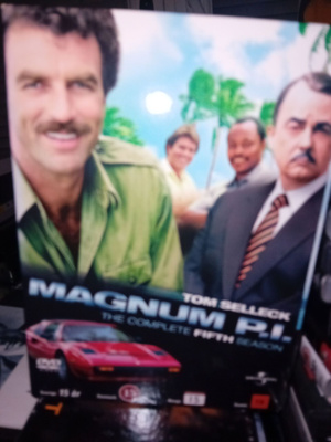 6 DVD Magnum P.I. Viides tuotantokausi ( SIS POSTIKULU )