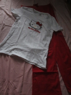 Hello Kitty Pyjama M / L valk. paita, pun. housut