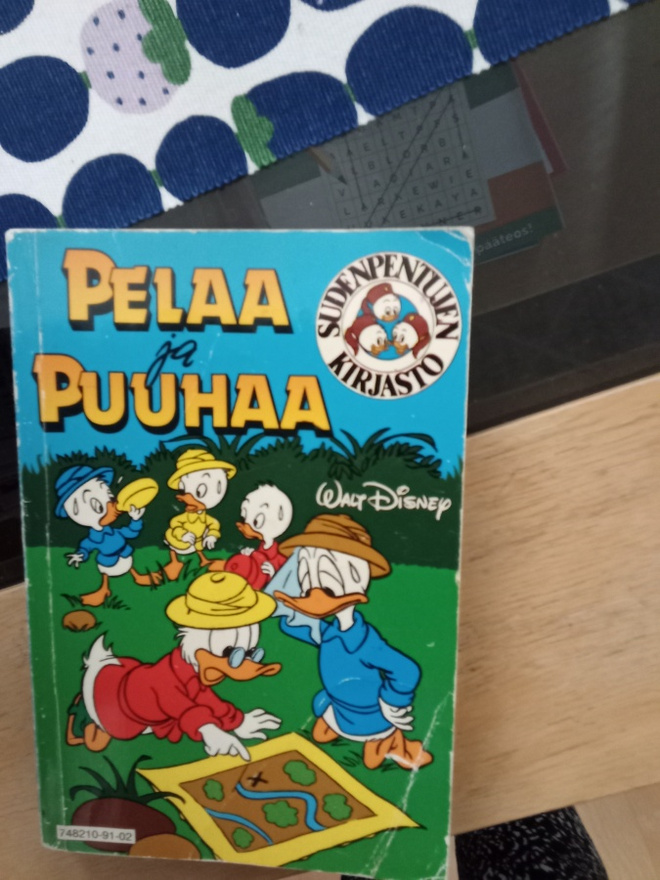 Walt Disney pelaa ja puuhaa