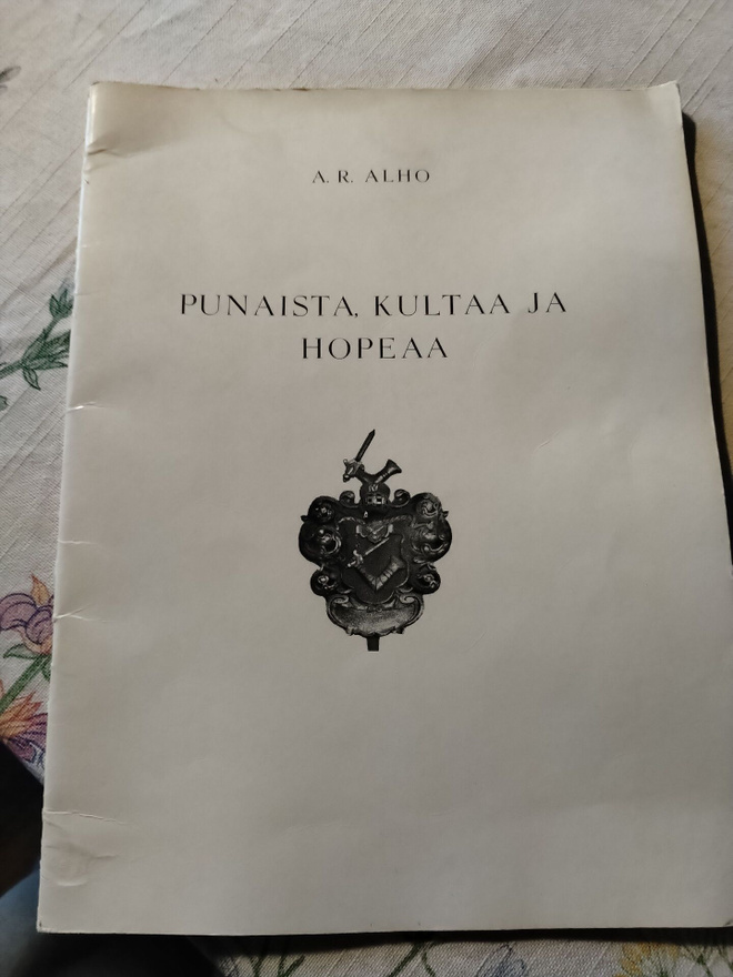 a r alho punaista kultaa ja hopeaa