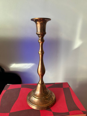 Näyttävä vintage-kynttilänjalka, 22cm