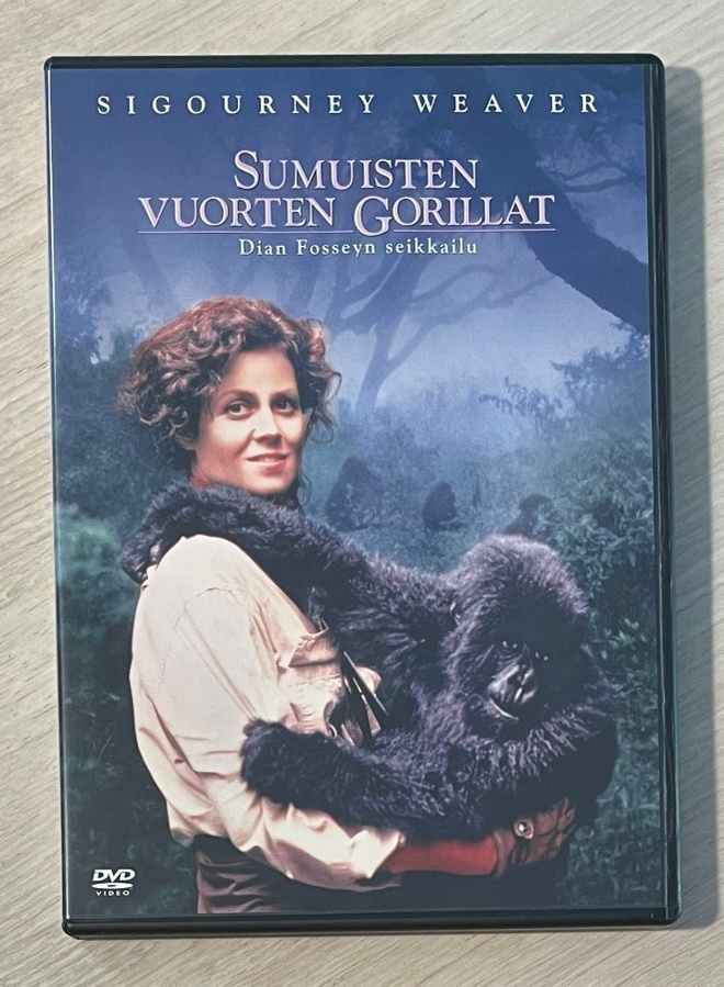 Sumuisten vuorten gorillat (1988) Sigourney Weaver