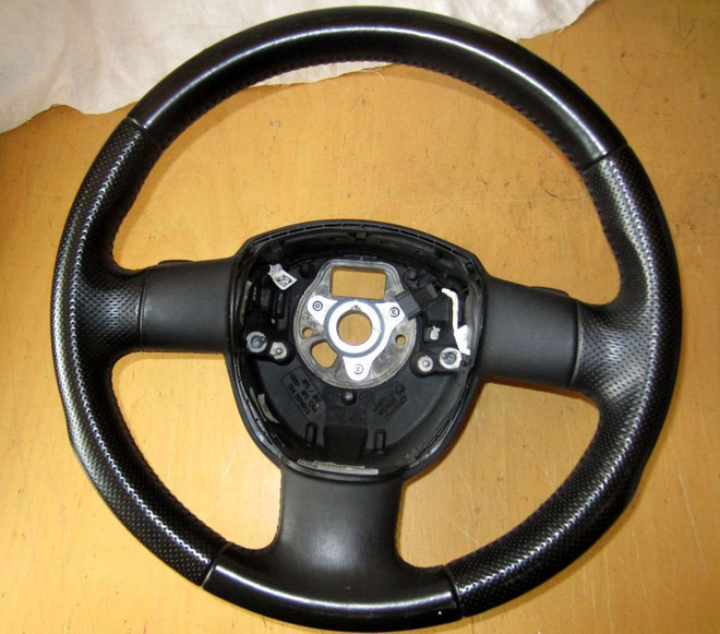 AUDI A3 nahkainen ohjauspyörä ilman Bagia