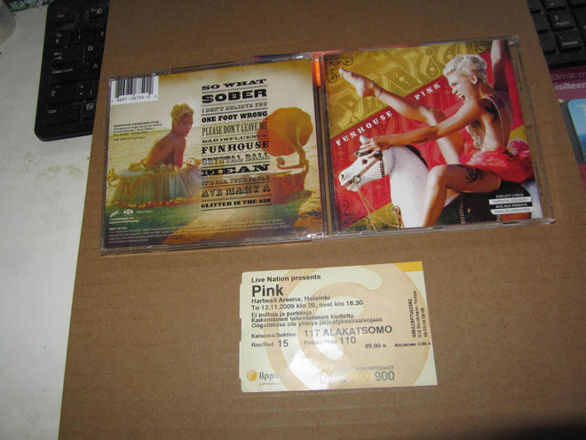 Pink CD Funhouse+Konsertti lippu H-Areena v.2009