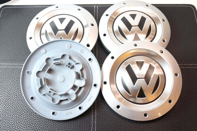 Volkswagen vannekeskiöt – 8 valepulttia, Kromi-hopea-musta
