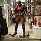 DEADPOOL 1:2 SCALE ACTION FIGURE	(57 113)	92cm, vaihtokädet, - pikkukuva 1