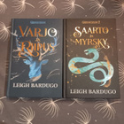 Leigh Bardugo: Grishaversumi osat 1 ja 2 - pikkukuva 1