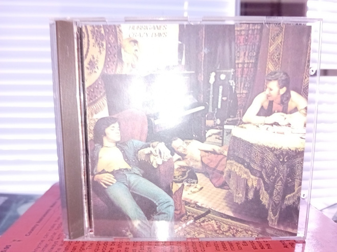 CD Hurriganes  : Crazy Days ( SIS POSTIKULU  )