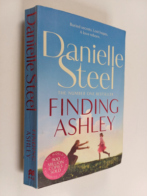 Danielle Steel : Finding Ashley