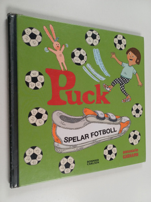 Anna-Karin Garhamn : Puck spelar fotboll