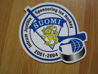 Suomen jääkiekkomaajoukkueen sponsoritarra LEIJONAT