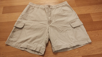 Miesten shortsit, M
