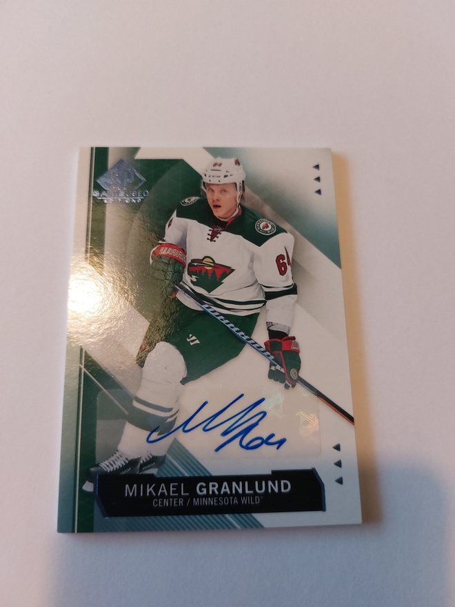 2015-16 SP Game Used Autographs Blue #27 Mikael Granlund