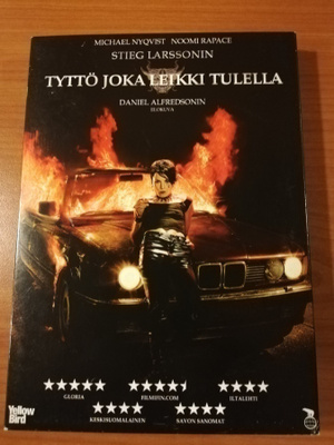 Tyttö joka leikki tulella