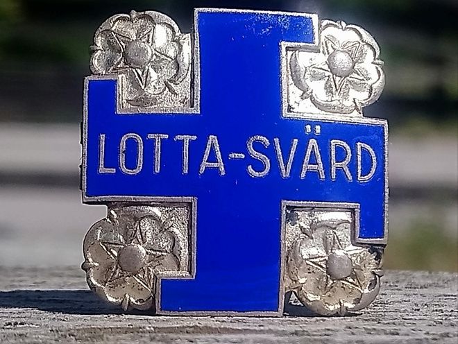 Lotta - Svärd. Leimalla OSK LINDROOS. Numeroitu.