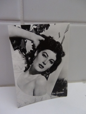 AVA  GARDNER  VALOKUVA