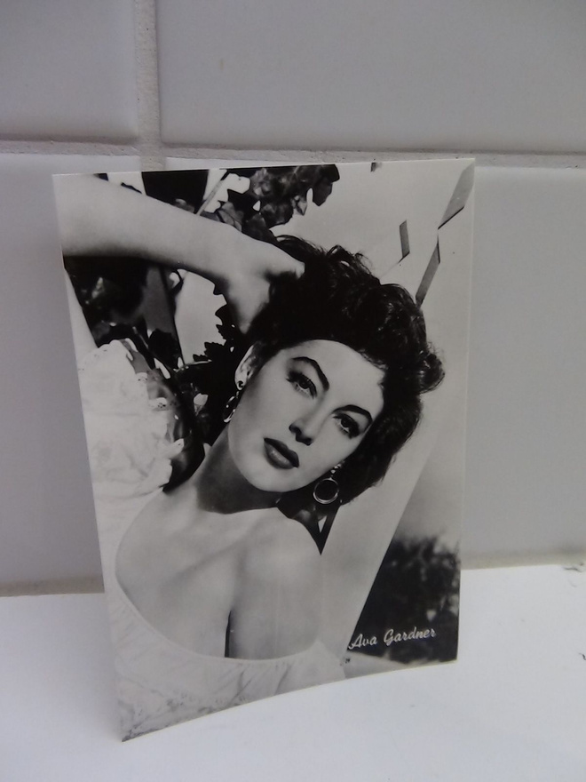 AVA  GARDNER  VALOKUVA