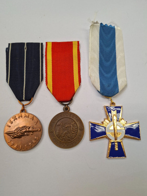Kolme mitalia