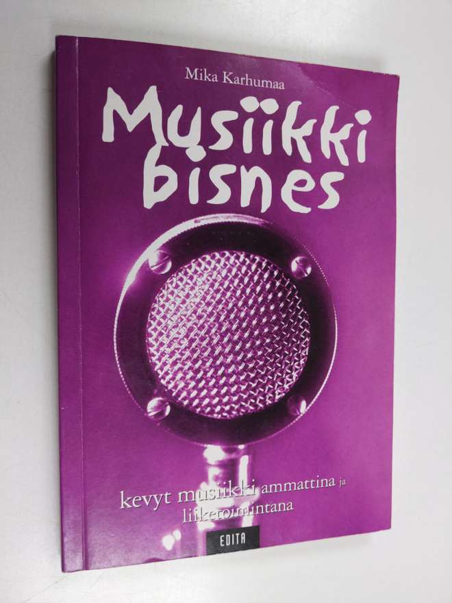 Mika Karhumaa : Musiikkibisnes : kevyt musiikki ammattina...
