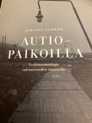 JOHANNA VEHKOO: AUTIOPAIKOILLA