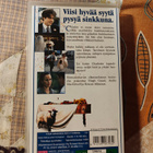 Neljät Häät ja Yhdet Hautajaiset (VHS) - pikkukuva 2