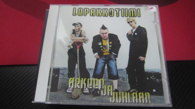 Lepakkotiimi –Arkeen Ja Juhlaan
