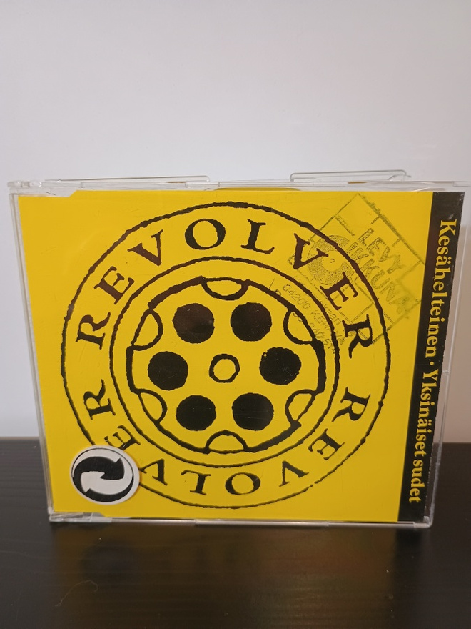 Revolver Kesähelteinen / Yksinäiset sudet CD-Single