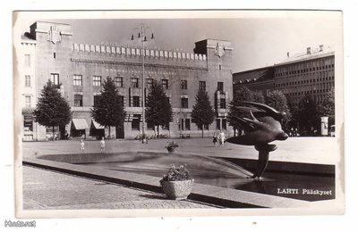 LAHTI: PÄÄSKYSET TORILLA (vaakakuva)