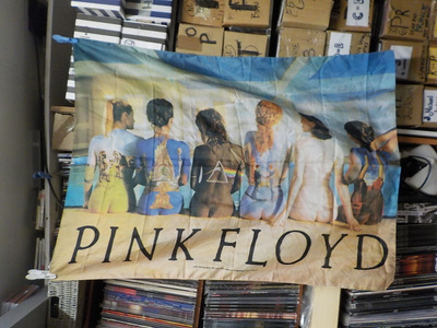 PINK FLOYD NAISET ALTAALLA 2007 SEINÄLIPPU