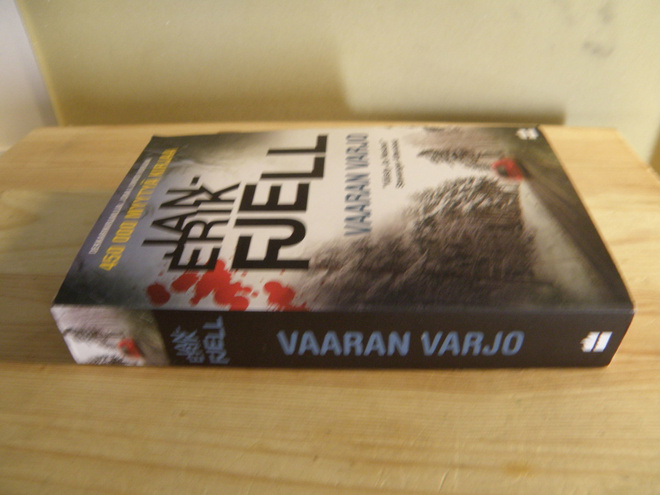 Jan-Erik Fjell Vaaran varjo (nidottu)