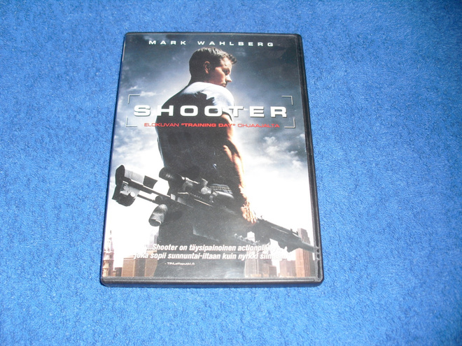 SHOOTER (Mark Wahlberg, Kate Mara)***
