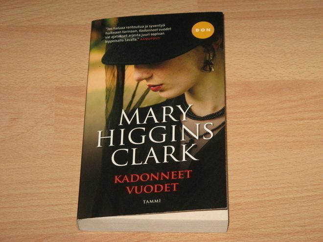 Mary Higgins Clark : KADONNEET VUODET -pokkari (SIISTI!)
