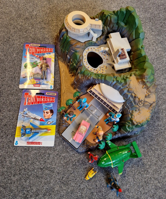 Myrskylinnut tukikohta + Tarvikkeita ja Ukkeleita.1992