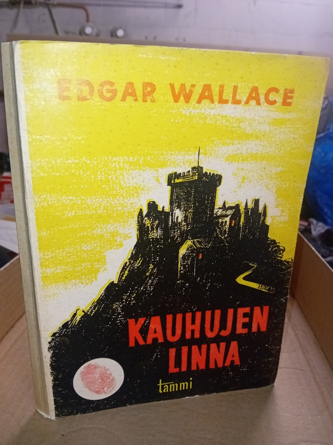 Edgar Wallace  : Kauhujen linna ( SIS POSTIKULU )