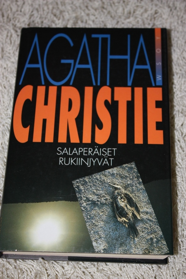 Agatha Christie: Salaperäiset rukiinjyvät