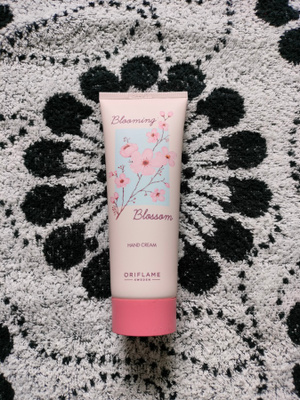 ~Oriflame Blooming Blossom -käsivoide~
