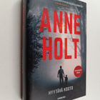 Anne Holt : Hyytävä kosto - pikkukuva 1