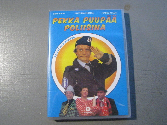 PEKKA PUUPÄÄ POLIISINA ( Esko Roine )