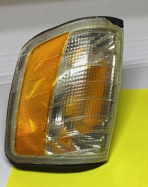 VILKKULYHTY  MERCEDES  W124