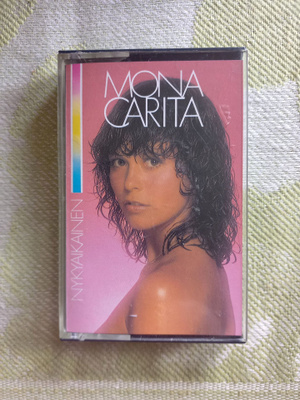 C-KASETTI MONA CARITA - NYKYAIKAINEN