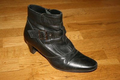 Aventura mustat nilkkurit 40 (n. 26 cm)