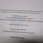 Viveca Sten: Pinnan alla - pikkukuva 2
