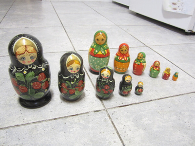 2 VANHAA MATRYOSHKA NUKKEA 70 LUVULTA