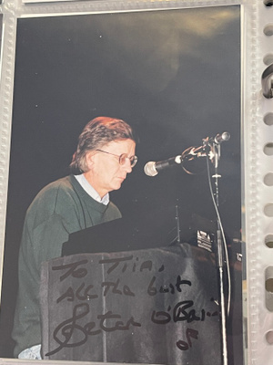 Peter O'Brien nimikirjoitus valokuvassa