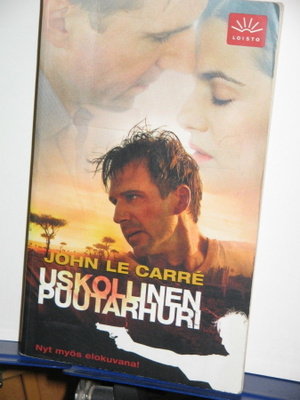 John LeCarre : USKOLLINEN PUUTARHURI